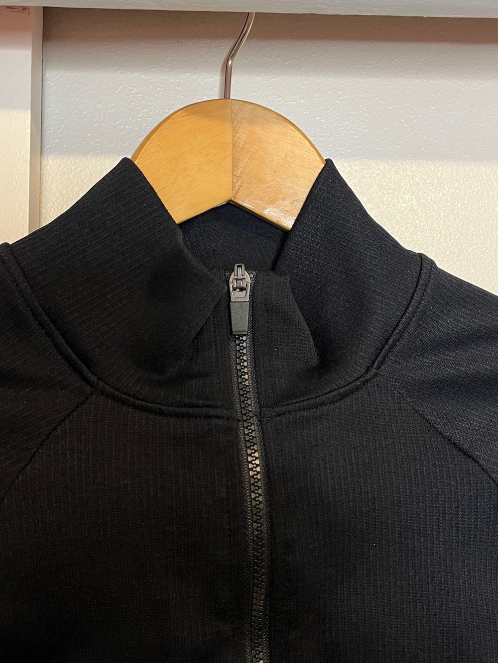 Women’s Black workout Jacket - Picture 2 of 6